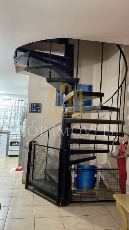 Vende-se Sobrado Charmoso em Condomínio Fechado Próximo à Praia Martim de Sá, Caraguatatuba
