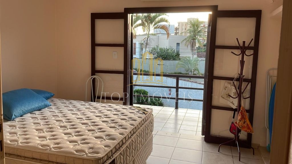 Vende-se Sobrado Charmoso em Condomínio Fechado Próximo à Praia Martim de Sá, Caraguatatuba