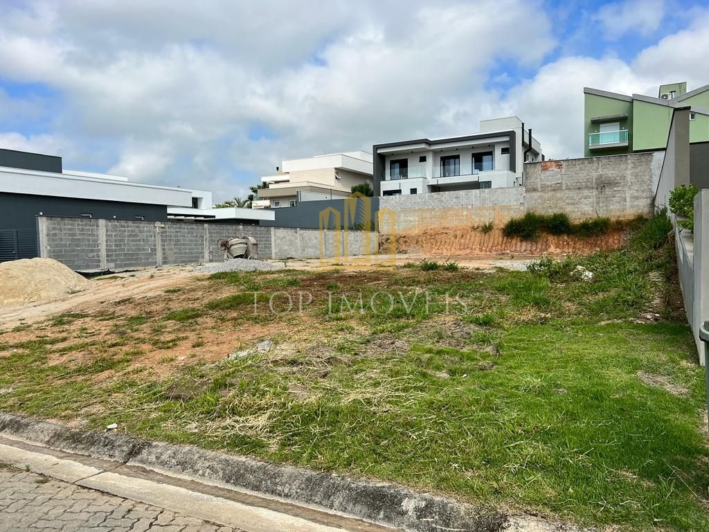 Terreno de 700m² no Reserva Paratehy Norte