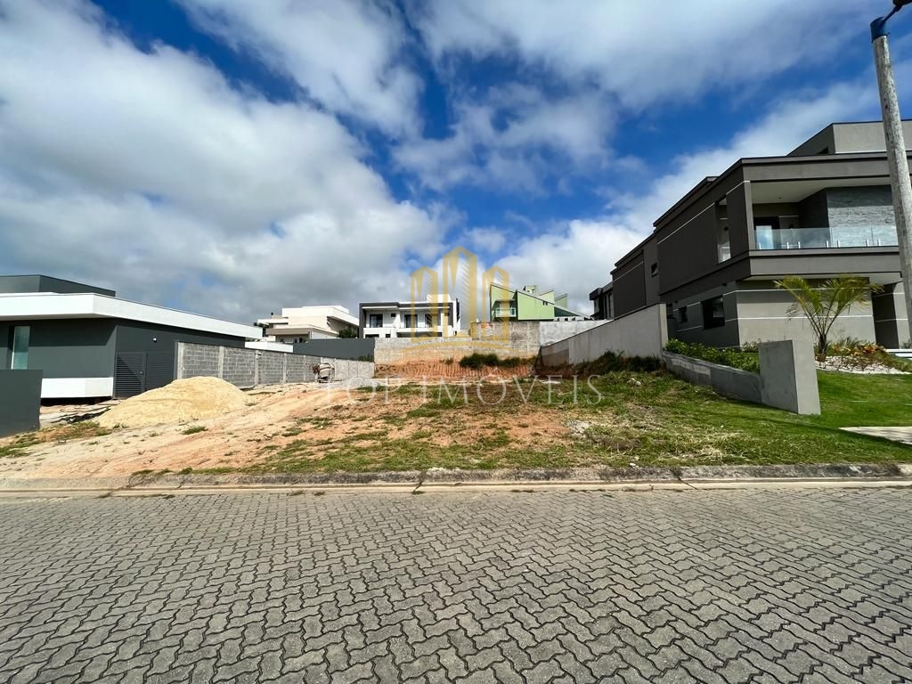Terreno de 700m² no Reserva Paratehy Norte