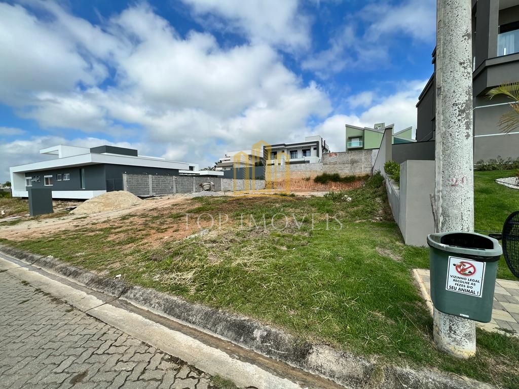 Terreno de 700m² no Reserva Paratehy Norte