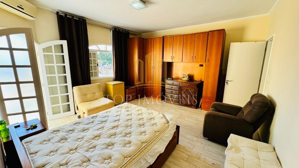 Casa Sobrado à Venda - 3 Quartos, Suíte, Ampla Área Social e Excelente Localização na Zona Sul de São José dos Campos