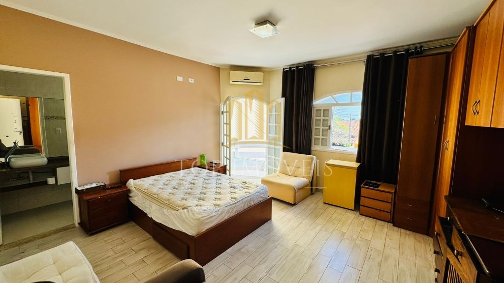 Casa Sobrado à Venda - 3 Quartos, Suíte, Ampla Área Social e Excelente Localização na Zona Sul de São José dos Campos