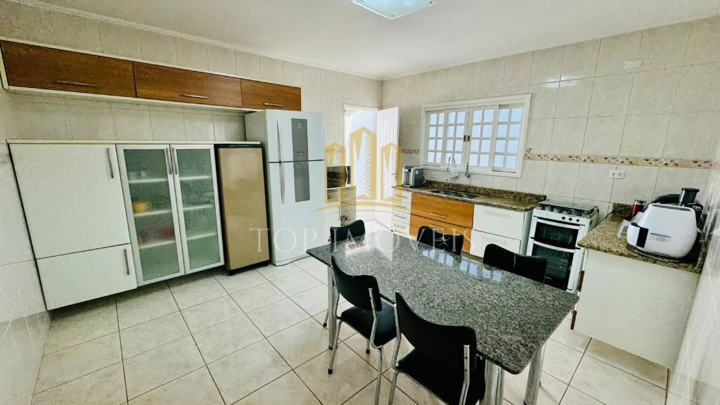 Casa Sobrado à Venda - 3 Quartos, Suíte, Ampla Área Social e Excelente Localização na Zona Sul de São José dos Campos