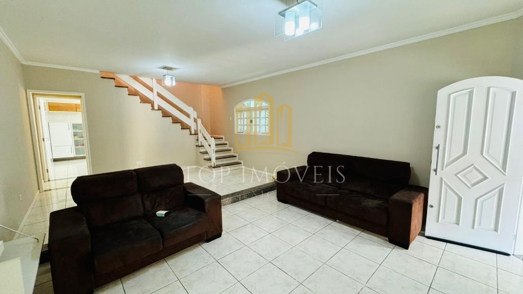 Casa Sobrado à Venda - 3 Quartos, Suíte, Ampla Área Social e Excelente Localização na Zona Sul de São José dos Campos