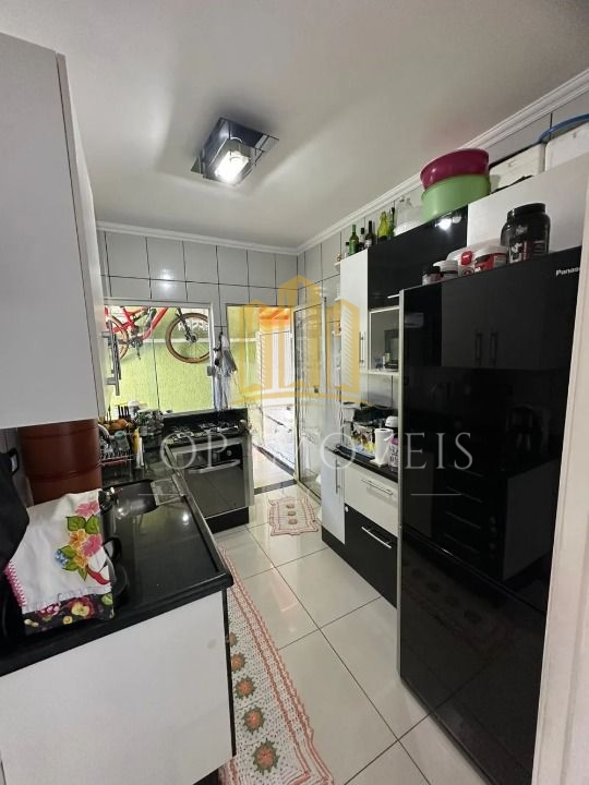 Linda Casa localizada em condominio fechado em Jacarei com planejados