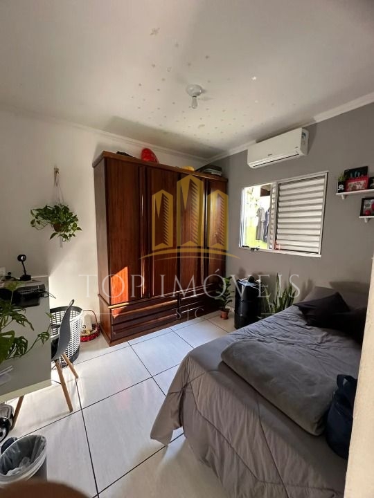 Linda Casa localizada em condominio fechado em Jacarei com planejados