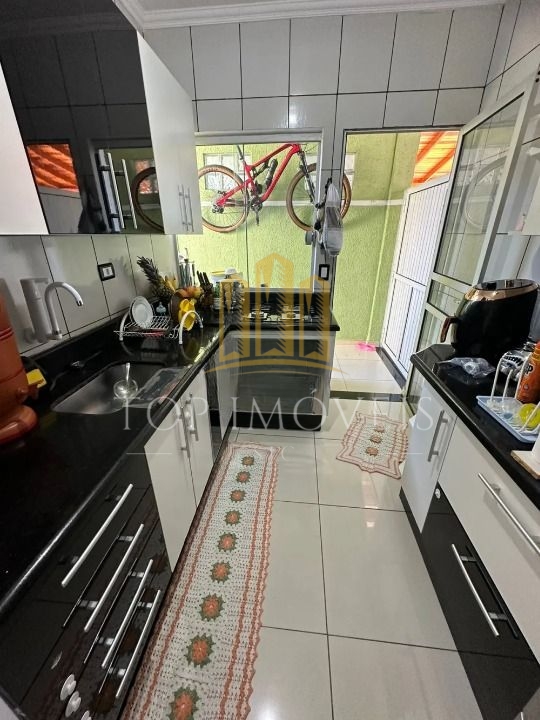 Linda Casa localizada em condominio fechado em Jacarei com planejados