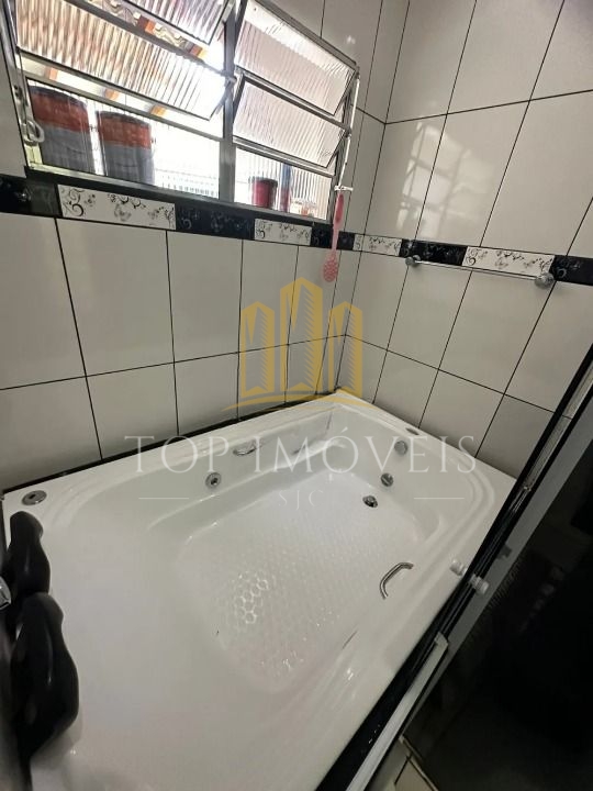 Linda Casa localizada em condominio fechado em Jacarei com planejados