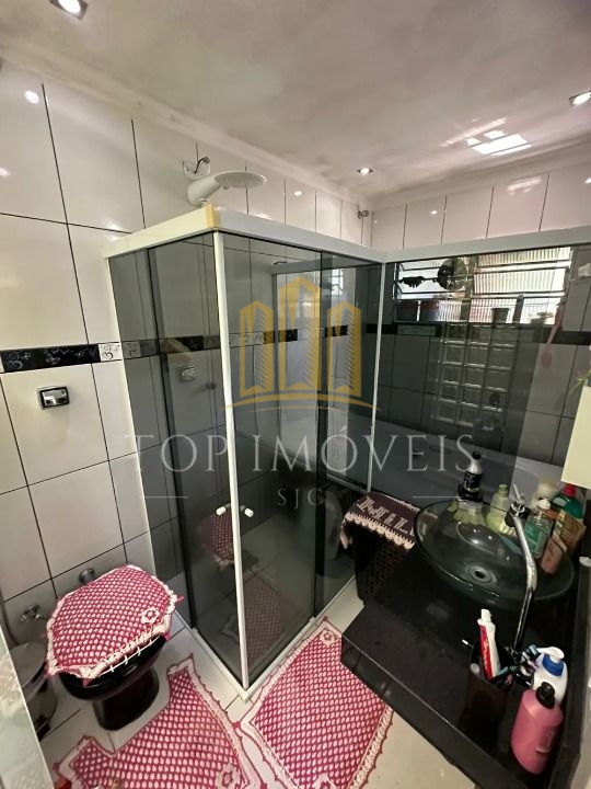 Linda Casa localizada em condominio fechado em Jacarei com planejados