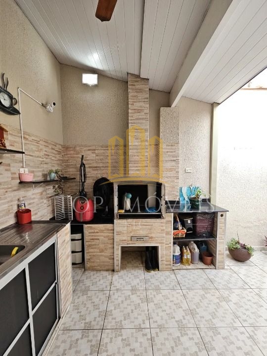 Casa Localizada no Jardim Santa Inês I com planejados 73.00 M²
