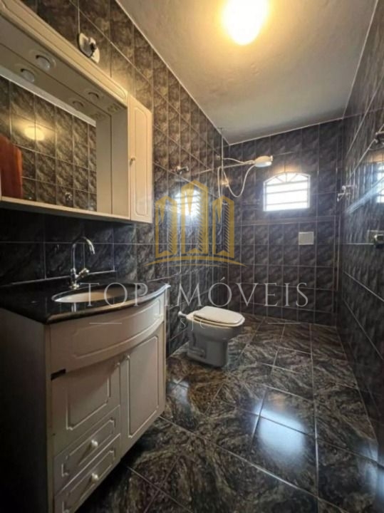 Casa sobrado espaçosa de tres dormitorios com suite: seu novo lar esperando por voce!!