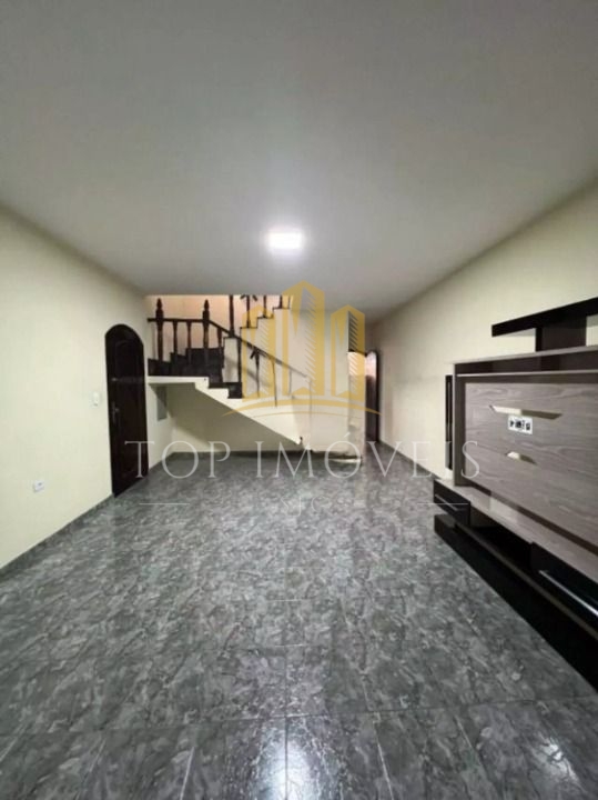 Casa sobrado espaçosa de tres dormitorios com suite: seu novo lar esperando por voce!!