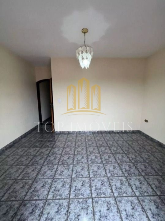 Casa sobrado espaçosa de tres dormitorios com suite: seu novo lar esperando por voce!!