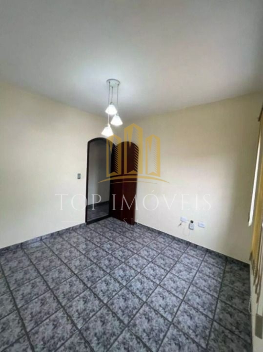 Casa sobrado espaçosa de tres dormitorios com suite: seu novo lar esperando por voce!!