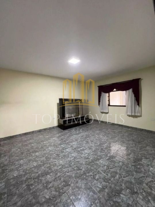 Casa sobrado espaçosa de tres dormitorios com suite: seu novo lar esperando por voce!!