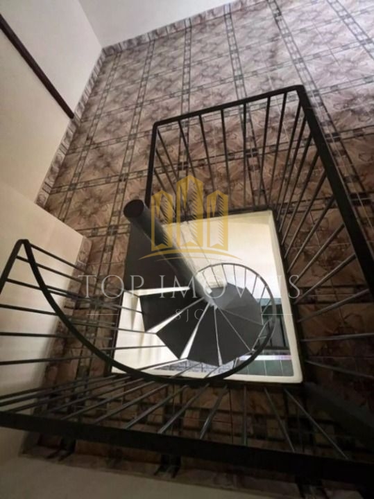 Casa sobrado espaçosa de tres dormitorios com suite: seu novo lar esperando por voce!!