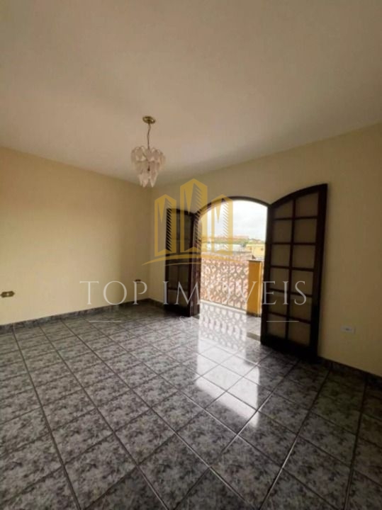 Casa sobrado espaçosa de tres dormitorios com suite: seu novo lar esperando por voce!!
