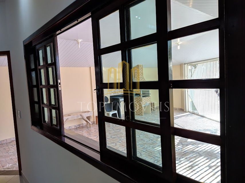 Excelente oportunidade de um lindíssimo sobrado no Residencial Santa Paula em Jacareí!