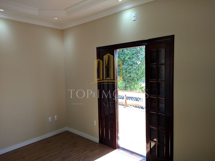 Excelente oportunidade de um lindíssimo sobrado no Residencial Santa Paula em Jacareí!