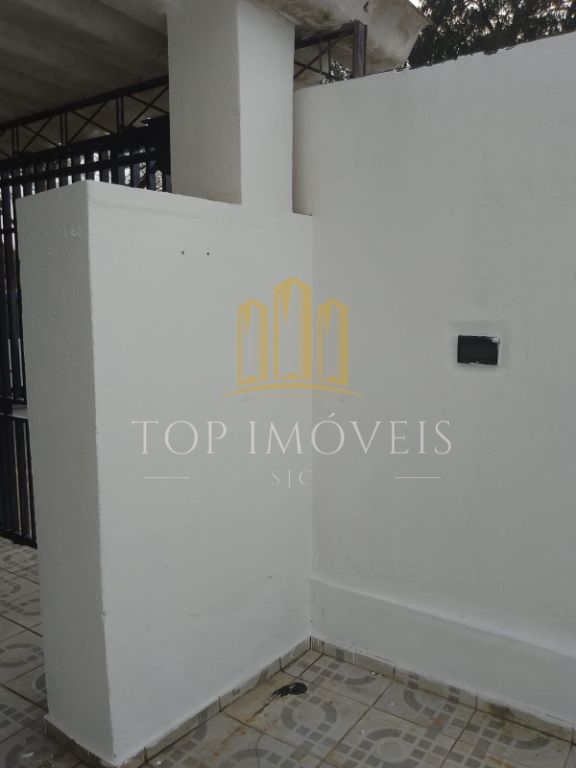 Excelente casa com3 dormitorios suite, no conjunto São Benedito, em otimo estado de conservação toda em porcelanato, aceita permuta por apartamento