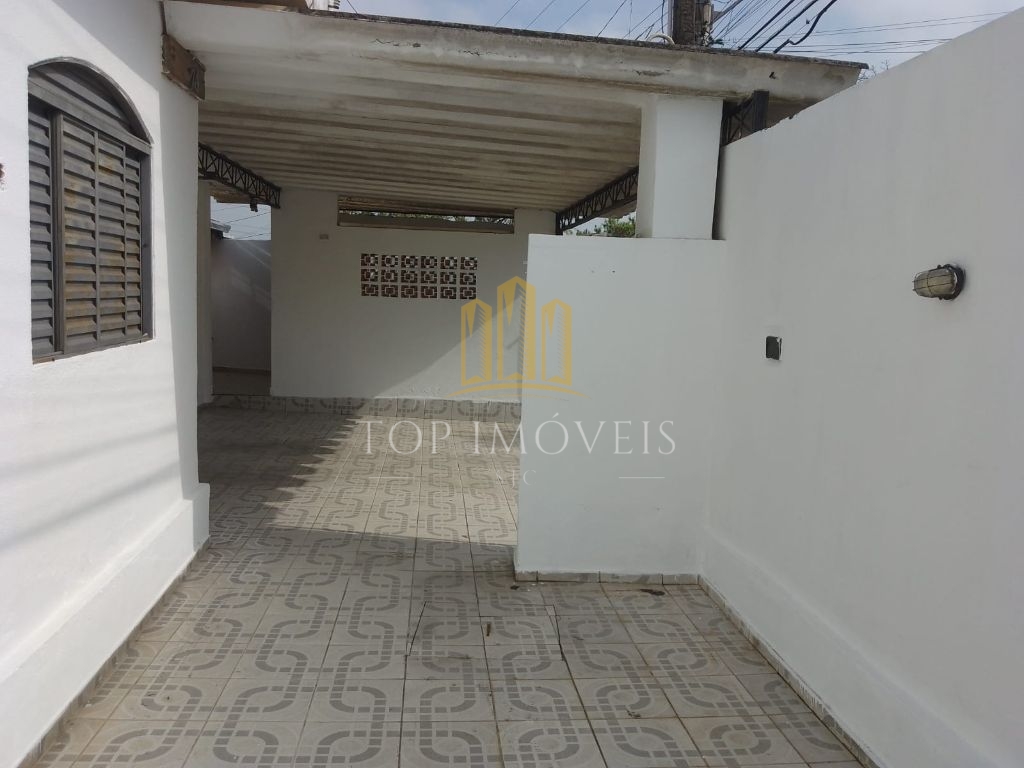 Excelente casa com3 dormitorios suite, no conjunto São Benedito, em otimo estado de conservação toda em porcelanato, aceita permuta por apartamento