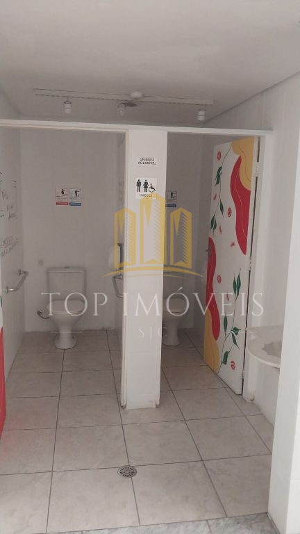 Galpão comercial com casa no fundo, zona sul