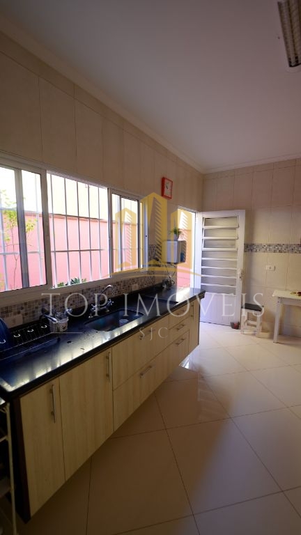 Casa Sobrado à Venda - 5 Quartos 2 Suítes, Excelente Localização na Zona Sul de São José dos Campos