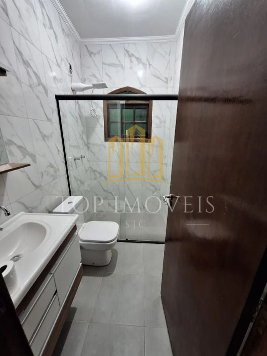 Linda casa reformada no Uniao com 2 dormitorios e 2 suites