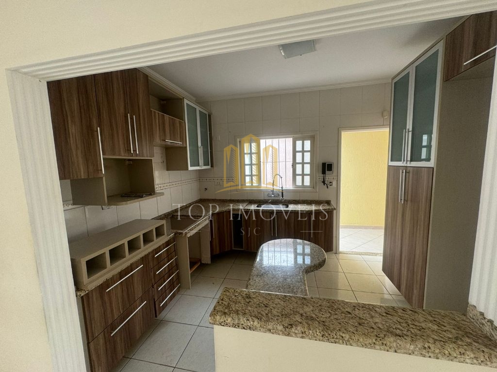 Excelente casa com 3 dormitorios sendo 2 suites em Jacareí