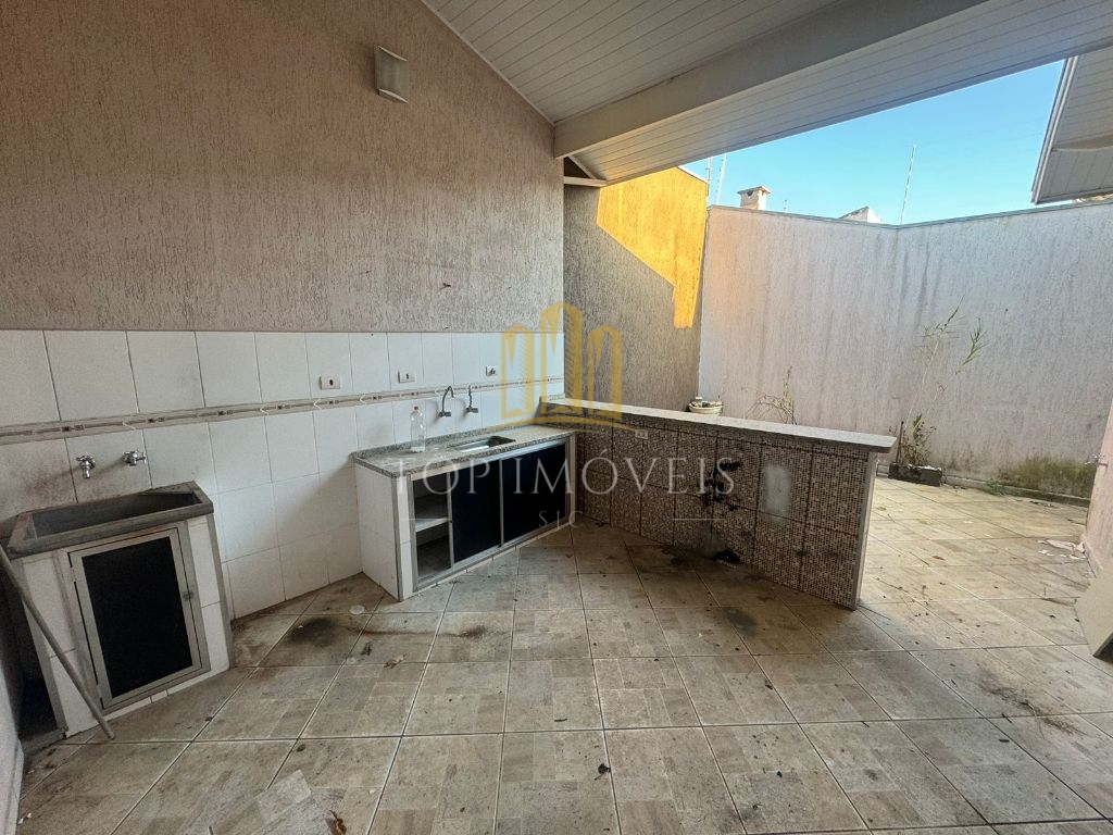 Excelente casa com 3 dormitorios sendo 2 suites em Jacareí