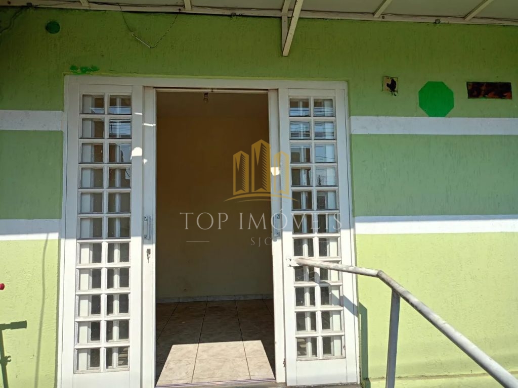 Casa Térrea em terreno de 300 m2 no bairro Vila Industrial