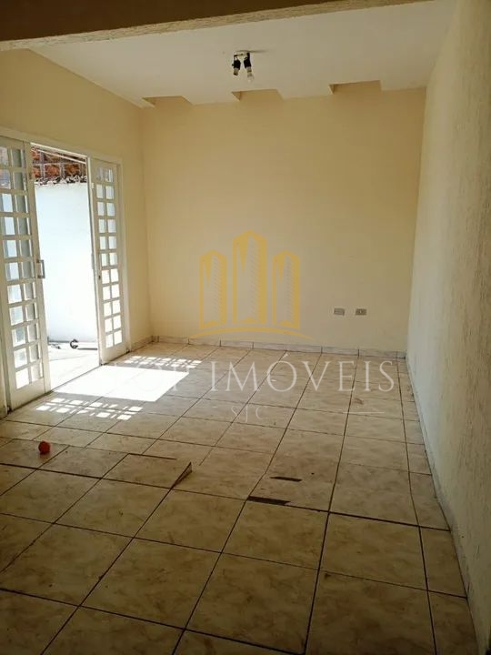 Casa Térrea em terreno de 300 m2 no bairro Vila Industrial
