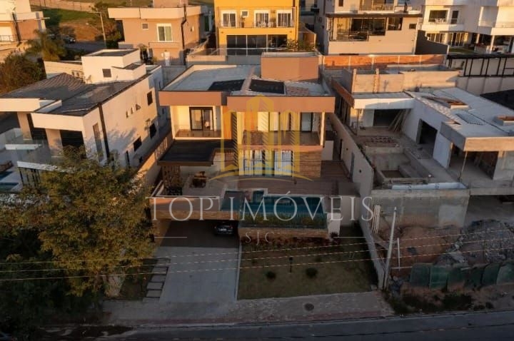 Casa Condomínio - Residencial Jaguary - Urbanova - 4 Suítes - 470m².