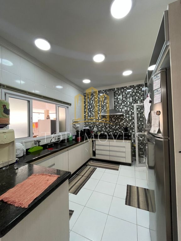 Excelente oportunidade! Vendo uma linda casa no bairro Vila Branca 1 em Jacareí-SP.