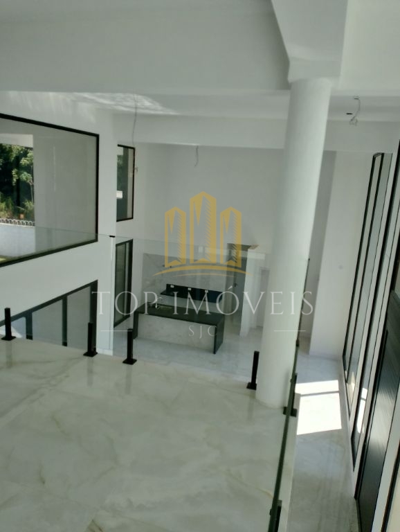 Casa Térrea de Alto Padrão no Condomínio Mont Blanc - Modernidade e Conforto em 770m²