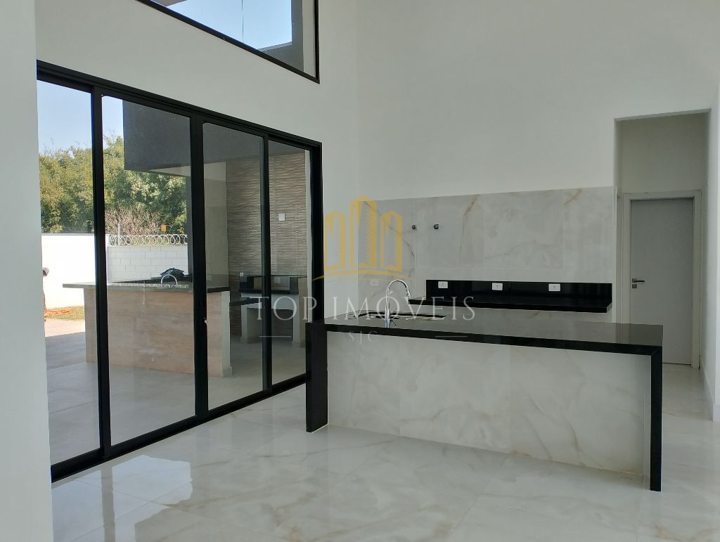 Casa Térrea de Alto Padrão no Condomínio Mont Blanc - Modernidade e Conforto em 770m²