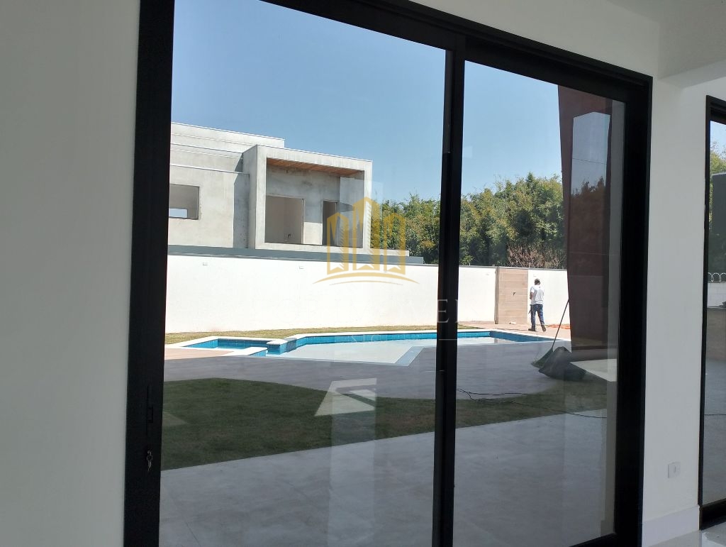 Casa Térrea de Alto Padrão no Condomínio Mont Blanc - Modernidade e Conforto em 770m²