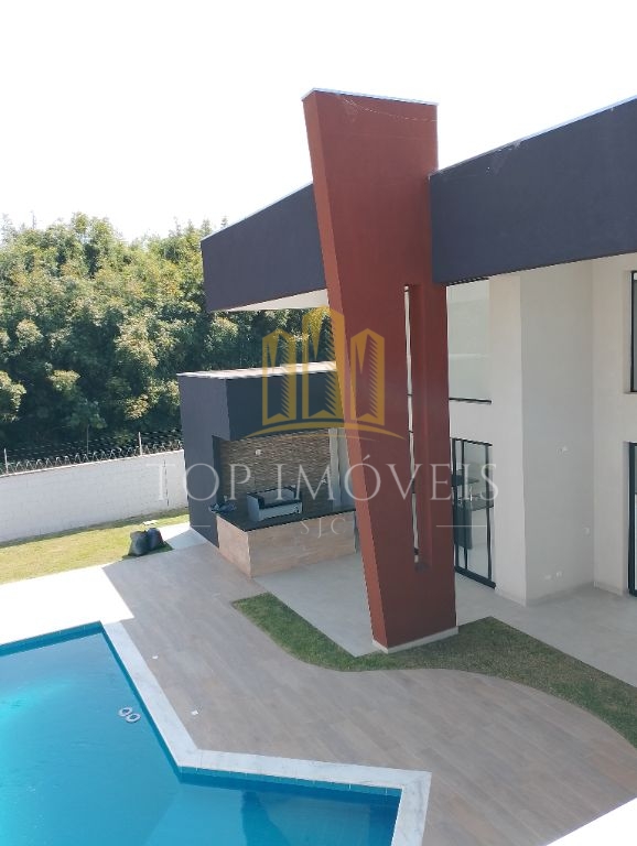 Casa Térrea de Alto Padrão no Condomínio Mont Blanc - Modernidade e Conforto em 770m²