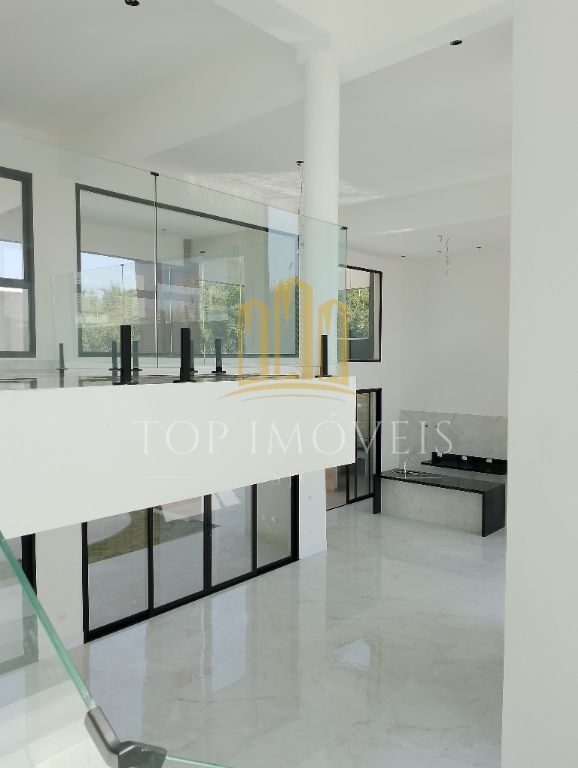 Casa Térrea de Alto Padrão no Condomínio Mont Blanc - Modernidade e Conforto em 770m²