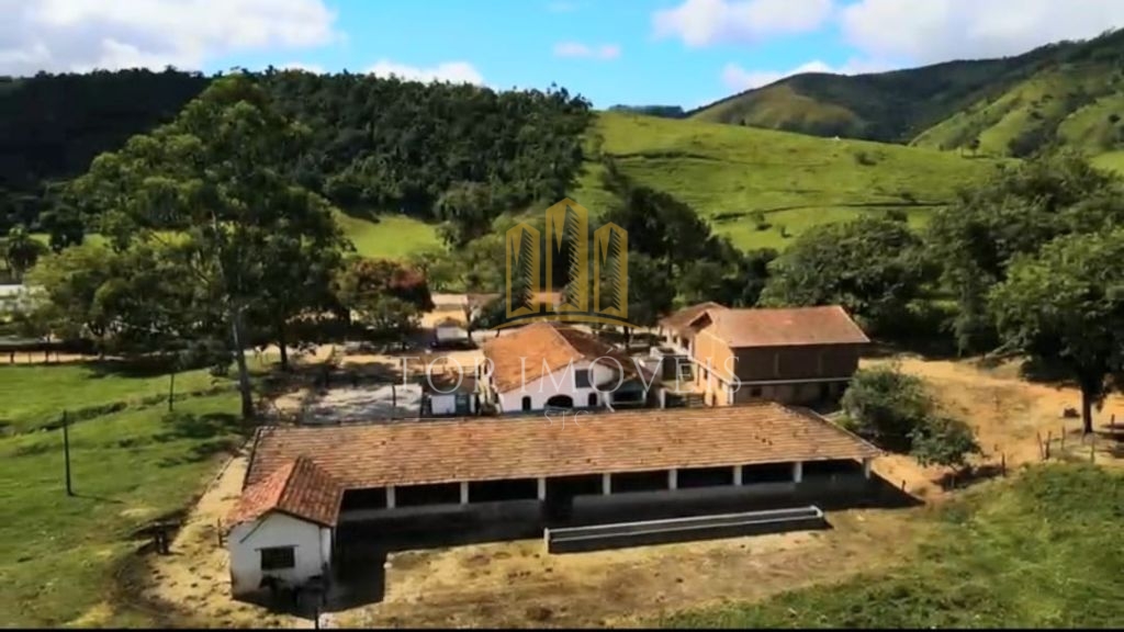 Belíssima Fazenda de Dupla Aptidão Gado de Corte e Leiteiro com 1.060 Alqueires e 6 Cachoeiras
