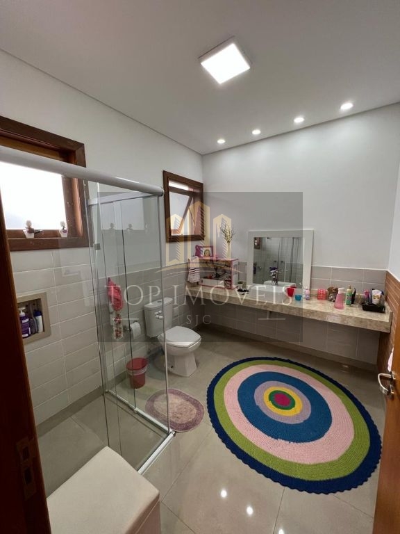 Excelente sobrado à venda, com 4 dormitórios, 380 m² por R$ 3.000.000,00 - Condomínio Residencial Monte Carlo - São José dos Campos/SP