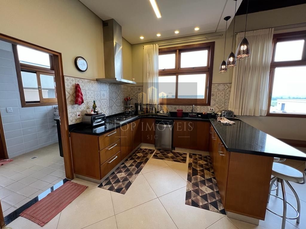Excelente sobrado à venda, com 4 dormitórios, 380 m² por R$ 3.000.000,00 - Condomínio Residencial Monte Carlo - São José dos Campos/SP