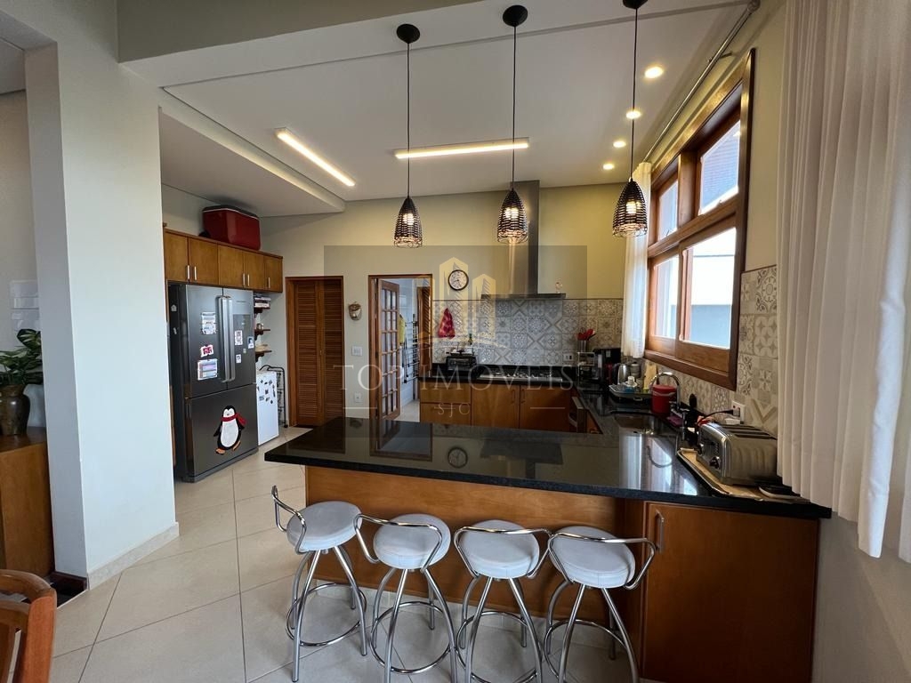 Excelente sobrado à venda, com 4 dormitórios, 380 m² por R$ 3.000.000,00 - Condomínio Residencial Monte Carlo - São José dos Campos/SP