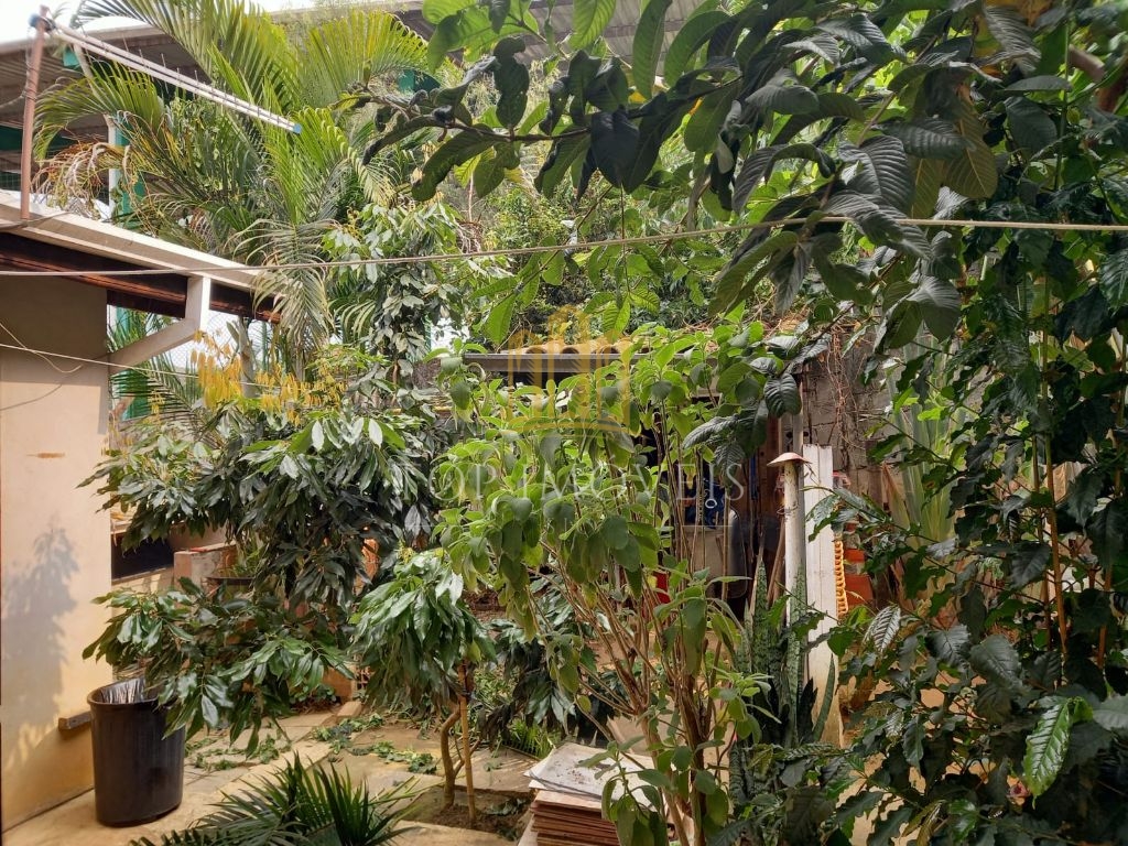 Espaçosa casa tres dormitorios com ponto comercial em altos de santana