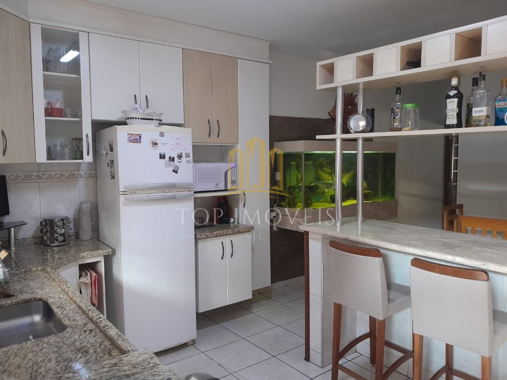 Lindo sobrado de 3 dormitórios com 1 suíte e área gourmet no Bosque do Ipes Zona Sul de São José dos Campos