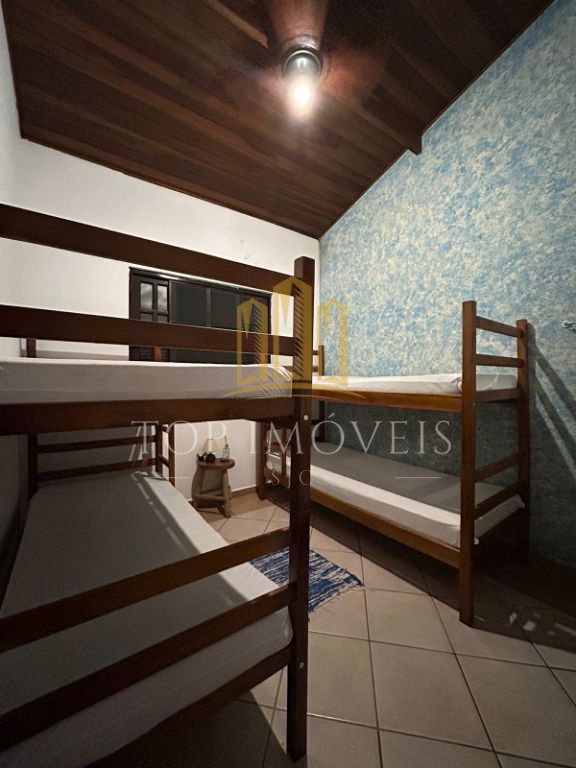 Oportunidade - Casa com 2 Quartos 500 m. Da Praia de Maranduba.