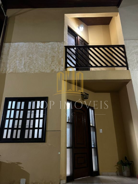 Oportunidade - Casa com 2 Quartos 500 m. Da Praia de Maranduba.