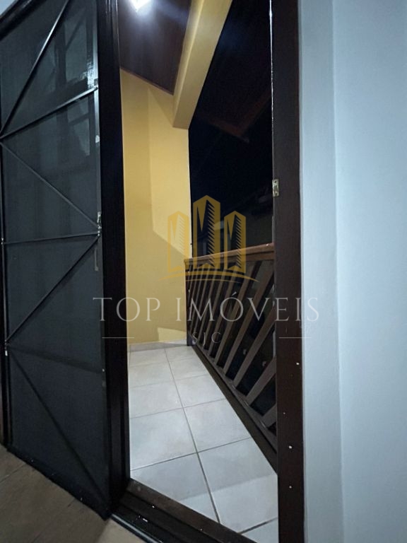 Oportunidade - Casa com 2 Quartos 500 m. Da Praia de Maranduba.