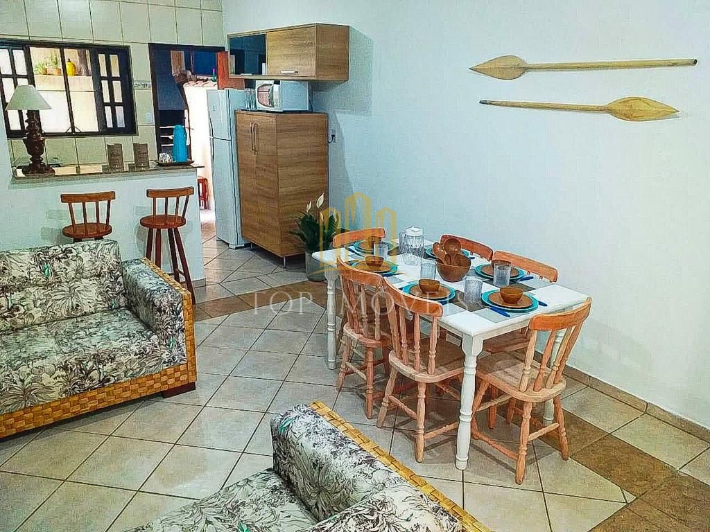 Oportunidade - Casa com 2 Quartos 500 m. Da Praia de Maranduba.